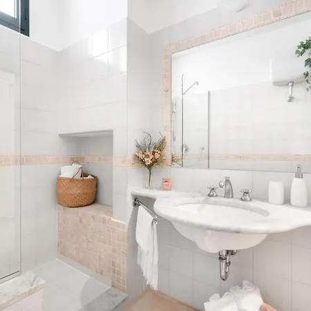 Marziale - De Vivo Realty Apartament