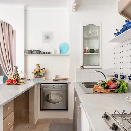 Marziale - De Vivo Realty סורנטו