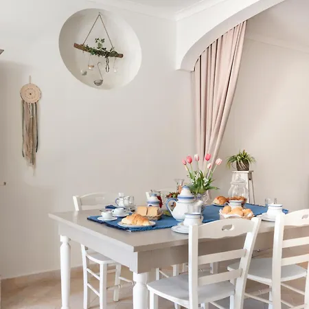 Marziale - De Vivo Realty סורנטו